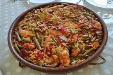 Arroz a la cazuela con pollo, estilo Charo