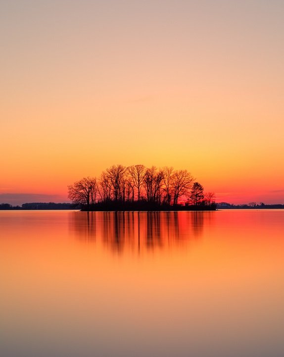 Atardecer en lago - Unsplash Dave-Hoefler