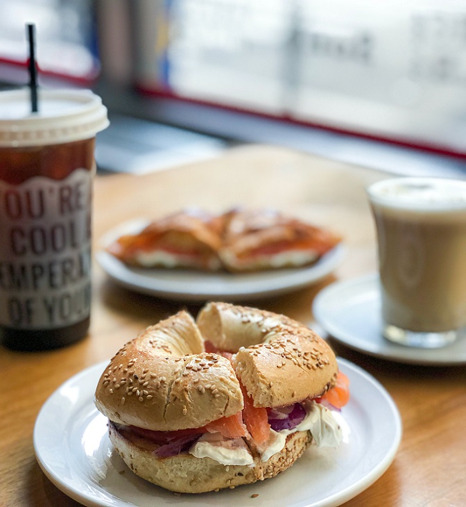 Bagel relleno - Unsplash Hyosun Rosy Ko