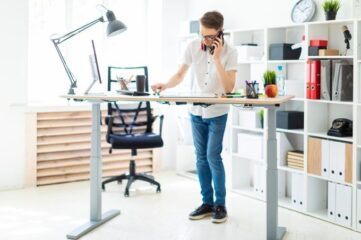 Ergonomía con los escritorios y sillas de eleva