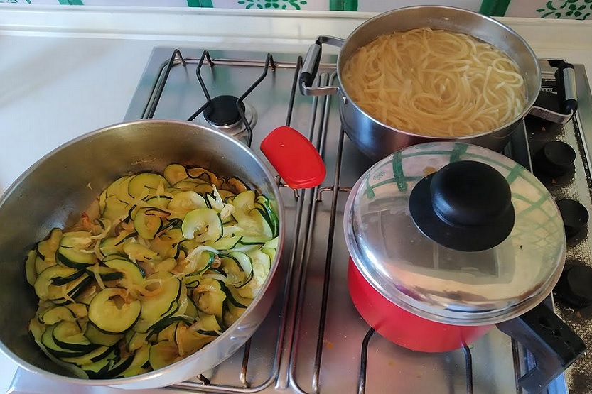 Espaguetis con calabacín preaparación