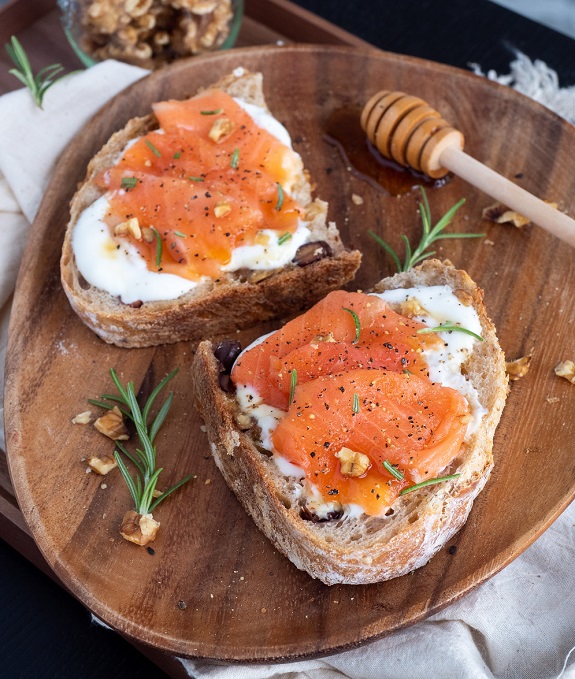 Ideas de tostadas de salmón - Unsplash Vicky Ng