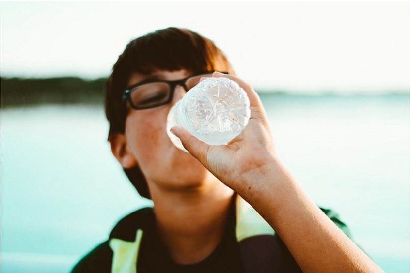 Lee más sobre el artículo La importancia de la hidratación diaria y cómo cumplir con ella