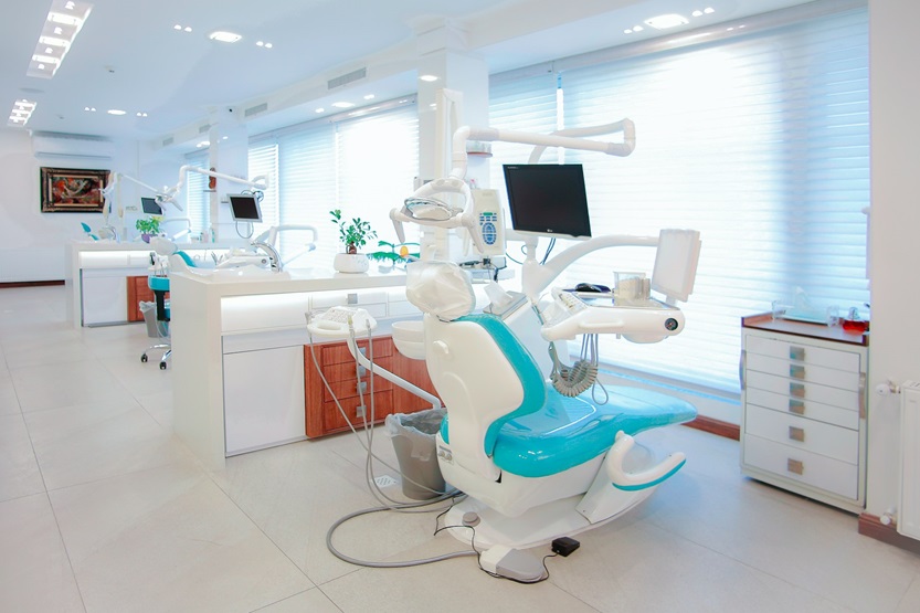 Lee más sobre el artículo Limpieza dental e importancia de ir al dentista