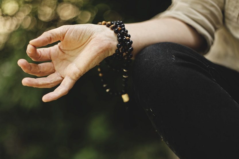 Lee más sobre el artículo Mudras y yoga, el poder de las manos