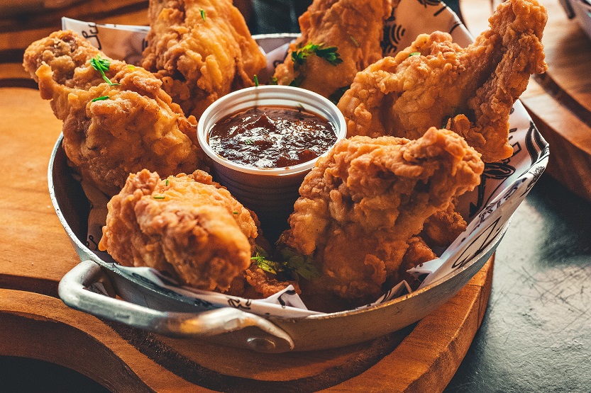 Nuggets preparados de pollo con ketchup - Unsplash Lucas Andrade