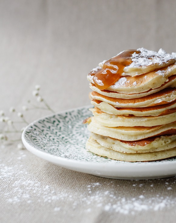 Pancake de coco con miel - Unsplash