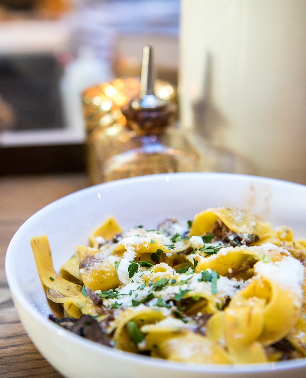 Pasta con queso rallado-Jason Leung-unsplash