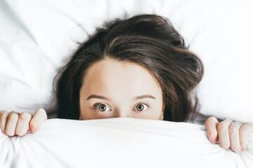¿Qué son los pensamientos intrusivos y por qué son tan comunes?