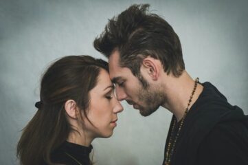 Cómo la terapia de pareja online puede ayudar a superar crisis comunes