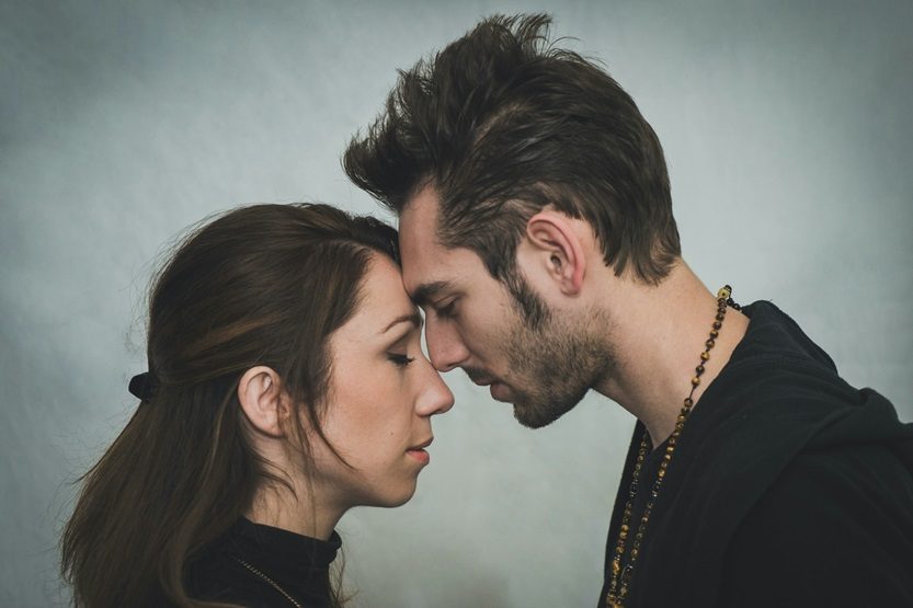 Lee más sobre el artículo Cómo la terapia de pareja online puede ayudar a superar crisis comunes