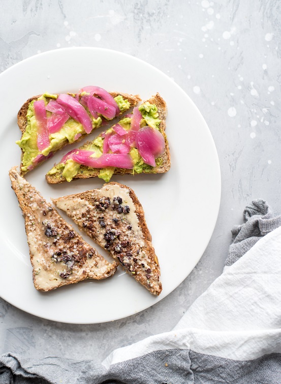 Tostadas con tahini - Unsplash Deryn Macey